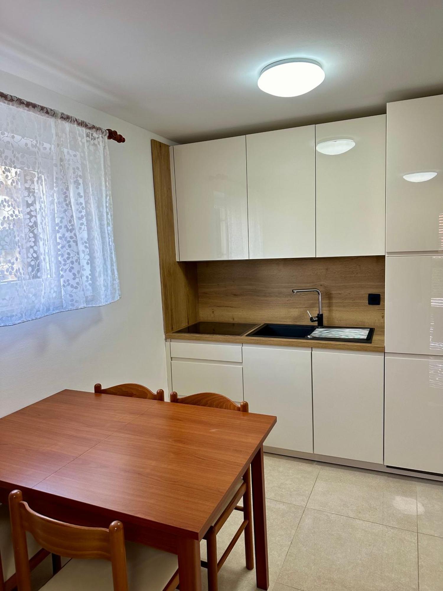 Apartment Sara Njivice Eksteriør bilde