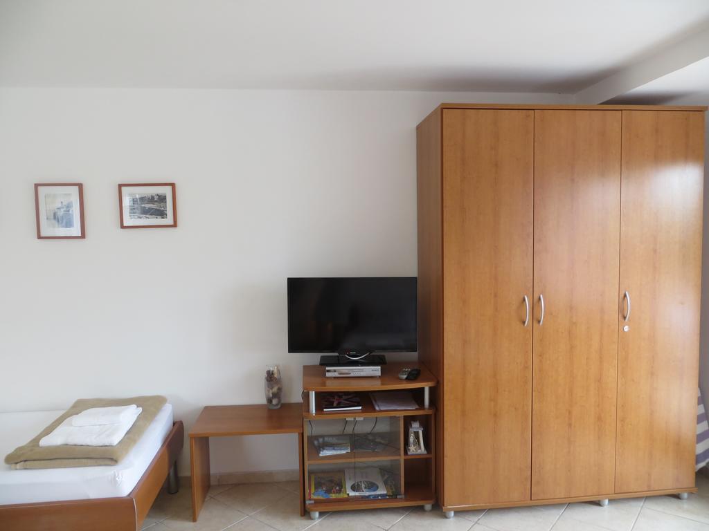 Apartment Sara Njivice Eksteriør bilde